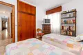 Mieszkanie 3 pokoi 140 m² Torrevieja, Hiszpania