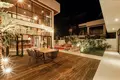 Kompleks mieszkalny Complex of furnished villa with swimming pools and views of the ocean at 200 meters from the beach, Bali, Indonesia