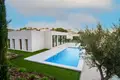 Villa de tres dormitorios 249 m² Orihuela, España