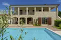 Villa de tres dormitorios 216 m² Peroj, Croacia