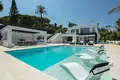 5-Schlafzimmer-Villa 447 m² Marbella, Spanien