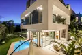 Stadthaus 4 Schlafzimmer 609 m² Marbella, Spanien
