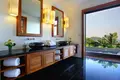 5 bedroom villa 1 550 m² Ban Bang Thao, Thailand