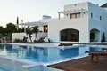 Villa 8 habitaciones 700 m² Kalyvia Thorikou, Grecia