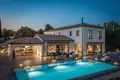 Villa de 4 dormitorios 435 m² Umag, Croacia