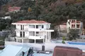 Villa de 4 dormitorios 422 m² Montenegro, Montenegro
