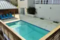 Дом 7 спален 604 м² West Bay, Гондурас
