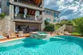 3-Schlafzimmer-Villa 306 m² Poreč, Kroatien