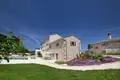 Haus 6 Schlafzimmer 1 042 m² Opcina Groznjan, Kroatien