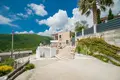 Villa de 4 habitaciones 170 m² Becici, Montenegro