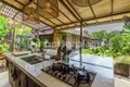 3-Schlafzimmer-Villa  Kerobokan, Indonesien