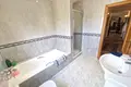4-Schlafzimmer-Villa 550 m² lAlfas del Pi, Spanien