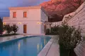 Villa de tres dormitorios 550 m² Budva, Montenegro