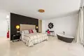 7 bedroom villa 676 m² Marbella, Spain