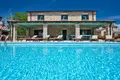 5 bedroom villa 250 m² Porec, Croatia