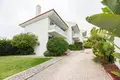 Complejo residencial Moradia T3 Renovada em Condomínio com Piscina – Monte Estoril