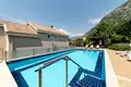 Villa 12 habitaciones 507 m² Dobrota, Montenegro