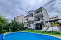 House 12 bedrooms 400 m² Radici, Croatia