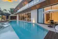 4 bedroom Villa 740 m² Kerobokan Kelod, Indonesia