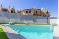 Villa de tres dormitorios 230 m² Torrevieja, España