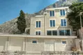 Villa de 4 dormitorios 420 m² Dobrota, Montenegro