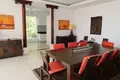 Villa de 4 dormitorios 1 400 m² Phuket, Tailandia