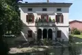 5 bedroom villa 1 000 m² Milan, Italy