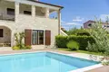 Villa de tres dormitorios 216 m² Peroj, Croacia