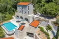 4 bedroom Villa 350 m² Trebesin, Montenegro