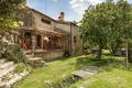 House 13 bedrooms 1 000 m² Olot, Spain