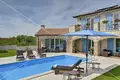 8 room house 349 m² Medulin, Croatia