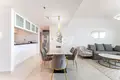 2 bedroom apartment 1 298 m² Dubai, United Arab Emirates