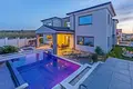 4 bedroom Villa 380 m² Grad Pula, Croatia