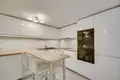 2 bedroom apartment 101 m² Paris, France