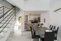 Villa de 4 dormitorios 260 m² Estepona, España