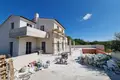 villa de 5 dormitorios 303 m² Porec, Croacia