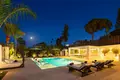 5-Schlafzimmer-Villa 447 m² Marbella, Spanien