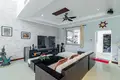 Villa mit 2 Schlafzimmern 300 m² Sakhu, Thailand