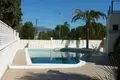 Villa de tres dormitorios 400 m² Alfas del Pi, España