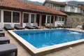 Casa 6 habitaciones 650 m² Zelenika-Kuti, Montenegro