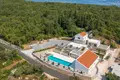 Villa 6 habitaciones 558 m² Radovici, Montenegro