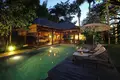 6-Zimmer-Villa 1 700 m² Kerobokan Klod, Indonesien