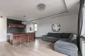 Mieszkanie 3 pokoi 100 m² w Warszawa, Polska