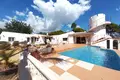 5-Schlafzimmer-Villa 251 m² l Alfas del Pi, Spanien