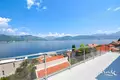 Villa de 4 dormitorios 218 m² Tivat, Montenegro