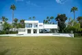 Villa de 4 dormitorios 430 m² Estepona, España