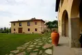 Propiedad comercial 870 m² en Arezzo, Italia