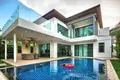 Villa de tres dormitorios 419 m² Ban Kata, Tailandia