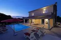 4 bedroom Villa 220 m² Grad Pula, Croatia