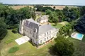 Замок 10 спален 700 м² Пуатье, Франция